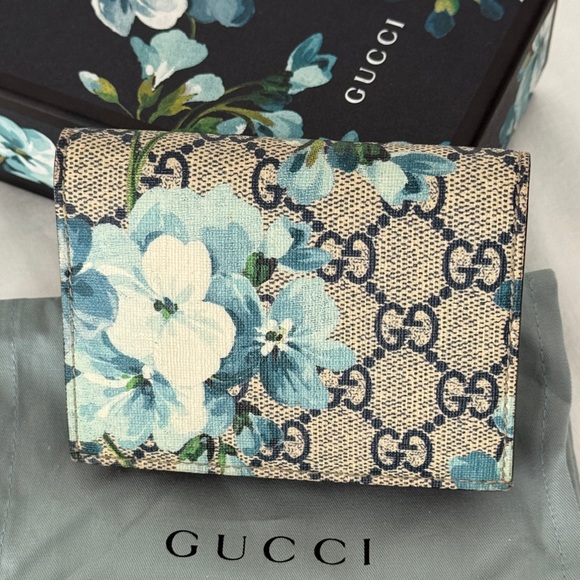 Gucci Handbags - Gucci GG Supreme Monogram Blooms Card Case Wallet Beige Blue
